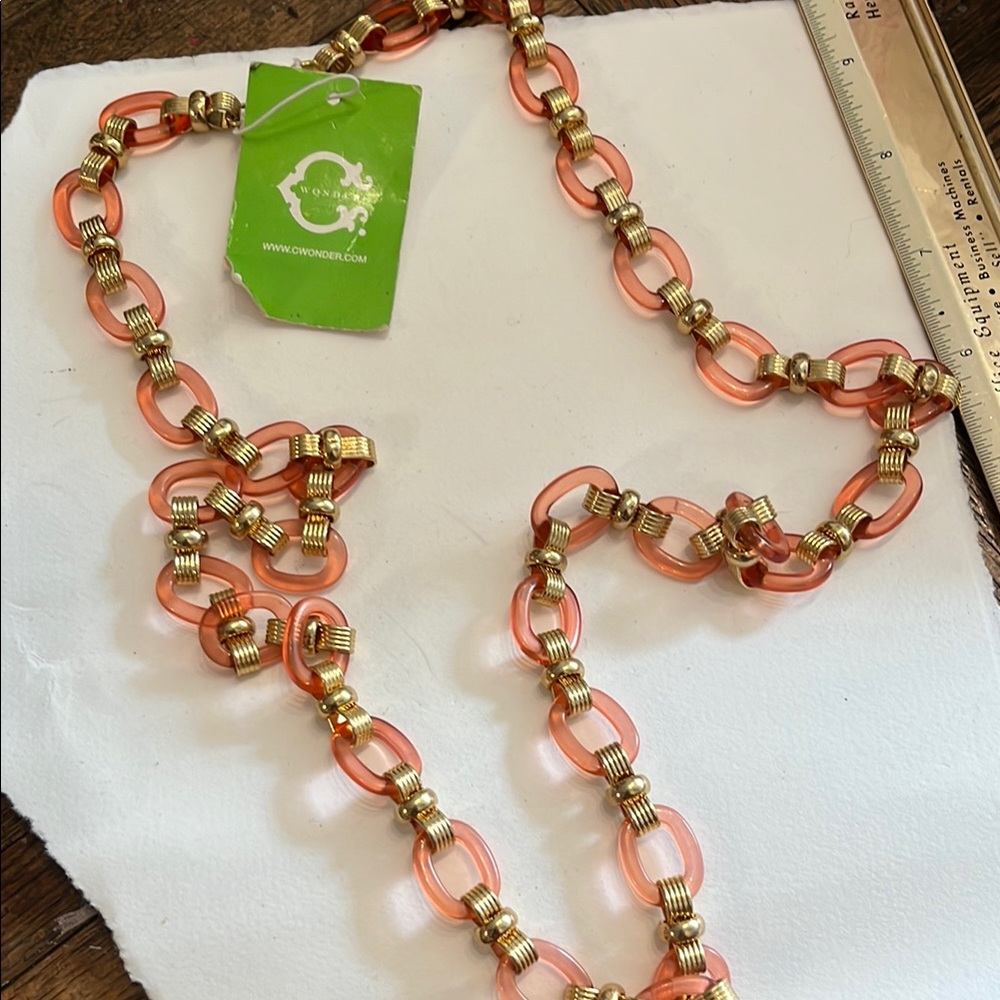 CWONDER NWT VINTAGE OLD STOCK LUCITE AND GOLD LINK LING NECKLACE